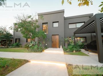 Casa · 305m² · 7 Ambientes · Casa a La Venta en Buenos Aires Golf Club