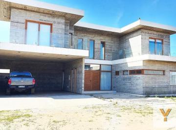 Casa · 368m² · 8 Ambientes · Casa en Venta - 7 Dorm. 7 Baños - Pinamar