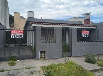 Casa de 3 ambientes, Quilmes · Venta Quilmes Barrio Los Cedros J. a Roca N° 3572 Apto Credito Bancario