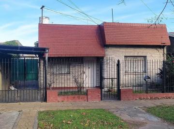 FRENTE · Casa 2 Dorm. en La Calle Saenz Peña Al 100 a m de Amenedo