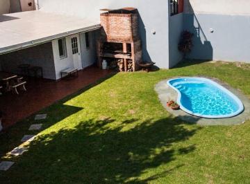Casa · 177m² · 4 Ambientes · 1 Cochera · Casa en Una Plata C/ Gran Jardín Venta en Saavedra