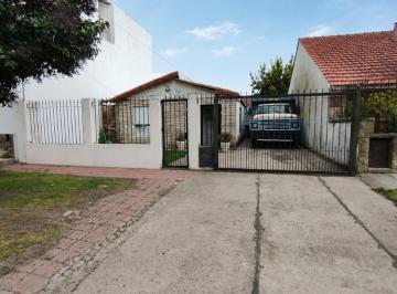 Casa · 71m² · 3 Ambientes · 2 Cocheras · Venta Casa 3 Ambientes Lindo Entorno Oportunidad
