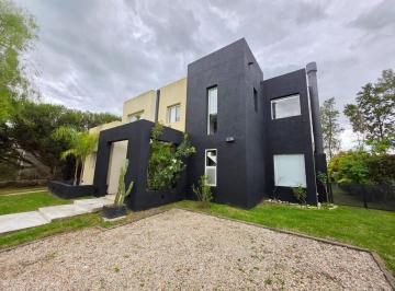Casa · 159m² · 4 Ambientes · 2 Cocheras · Alquiler Temporal Casa 4 Amb San Isidro Labrador