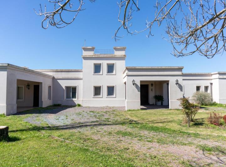 Casa · 260m² · 6 Ambientes · 2 Cocheras
