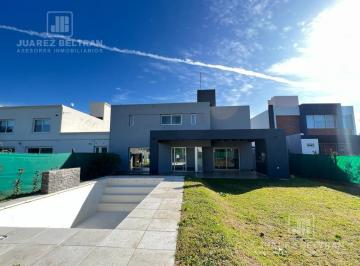 Casa · 250m² · 5 Ambientes · 2 Cocheras · Casa en Venta - Verandas 7 Soles - 3 Dorm.