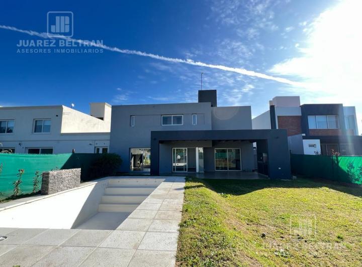 Casa · 250m² · 5 Ambientes · 2 Cocheras