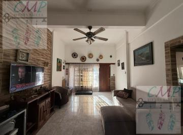 PH · 120m² · 3 Ambientes · 2 Cocheras · PH en La Perla