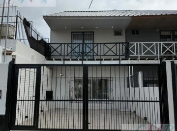 PH · 80m² · 4 Ambientes · 1 Cochera · PH en Parque Luro