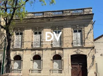 Casa · 691m² · 10 Ambientes · 1 Cochera · Casa en Alquiler - Av Belgrano, Zona Centro