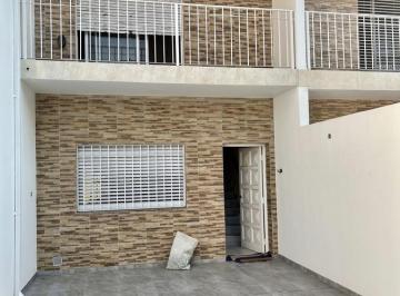 Casa · 98m² · 3 Ambientes · 1 Cochera · Excelente Duplex de 3 Amb - Cochera - Patio!