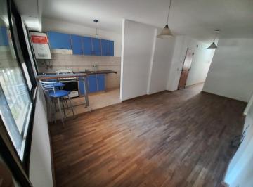 Departamento de 4 ambientes, Rosario · Departamento en Pb, Dos Dorm. y Patio – Ayacucho 1700
