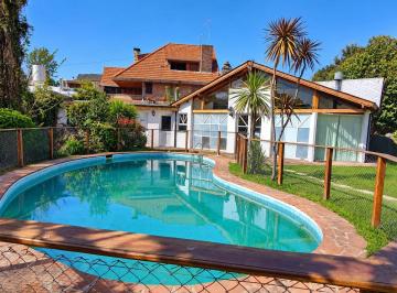 Casa · 490m² · 7 Ambientes · 3 Cocheras · Alquiler Olivos Casa 6 Amb Quincho Pileta Cochera