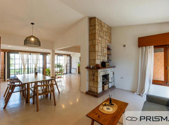 Casa · 249m² · 7 Ambientes · 2 Cocheras