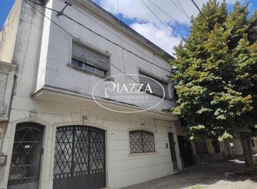 Casa · 89m² · 4 Ambientes · Alquiler PH 2 Dorm. - Terraza - Calle 69 E/ 17 y 18 - La Plata