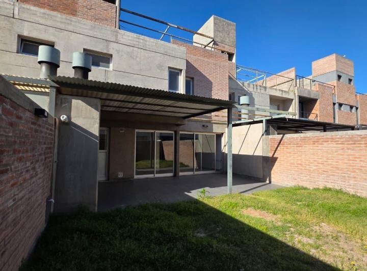 Casa · 150m² · 5 Ambientes · 1 Cochera
