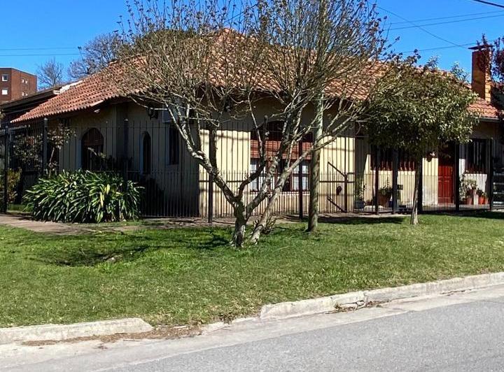 Casa · 110m² · 4 Ambientes · 2 Cocheras
