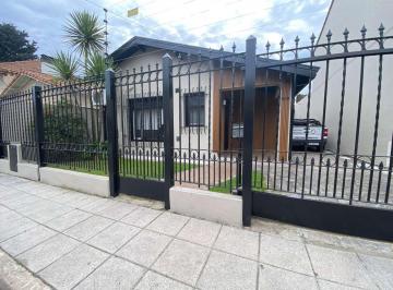 Casa · 270m² · 4 Ambientes · 3 Cocheras · Casa en Venta 4 Ambientes con Quincho y Pileta