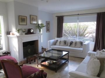 Casa · 1000m² · 8 Ambientes · 4 Cocheras · Casa Grande Ideal Para La Familia de Vacaciones