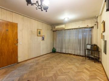 Departamento · 61m² · 3 Ambientes · 3 Amb de Epoca Al Frente con Patio en Pb