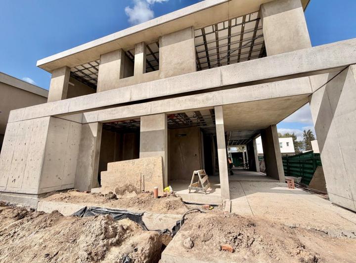 Casa · 291m² · 6 Ambientes · 1 Cochera