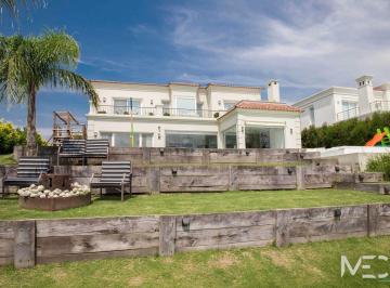 Casa · 322m² · 6 Ambientes · 1 Cochera · Casa Al Lago en Venta en El Golf Nordelta