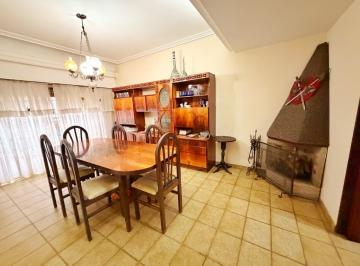 Casa · 225m² · 4 Ambientes · 1 Cochera · Venta Casa 4 Ambientes Lanús Oeste
