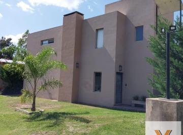 Casa · 160m² · 4 Ambientes · 2 Cocheras · Casa en Venta - 3 Dorm. 2 Baños 2 Cocheras - 396 m² - Ranelagh
