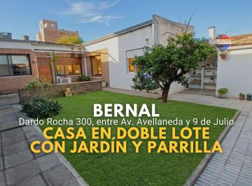 Casa · 217m² · 7 Ambientes · 1 Cochera · Venta Casa Bernal Doble Lote con Jardin y Parrilla