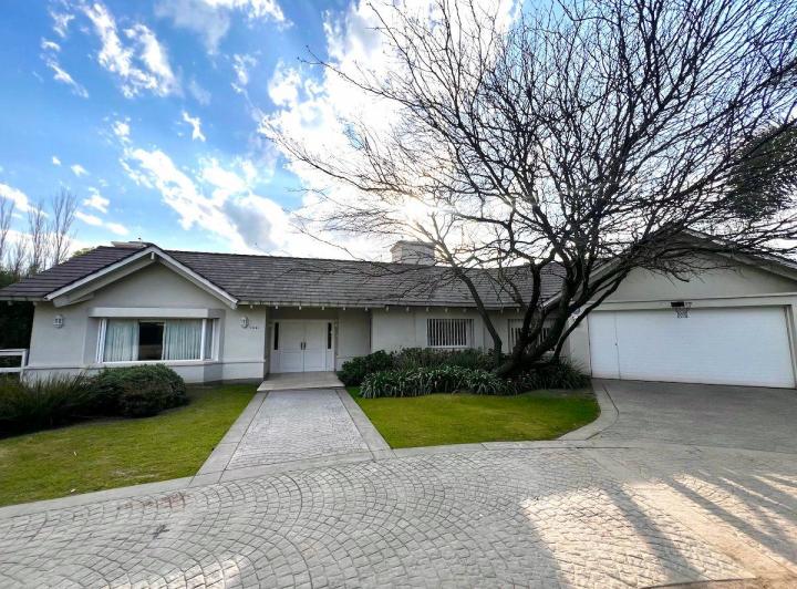 Casa · 400m² · 12 Ambientes · 2 Cocheras