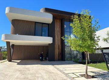 Casa · 550m² · 7 Ambientes · 2 Cocheras · Casa en Nordelta - Yacht Al Río