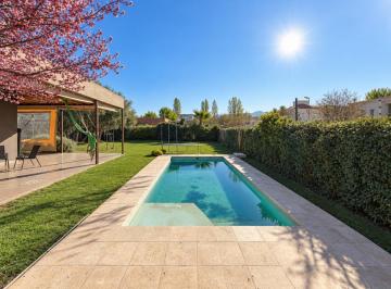 Casa · 348m² · 5 Ambientes · Casa - Chacras de Coria