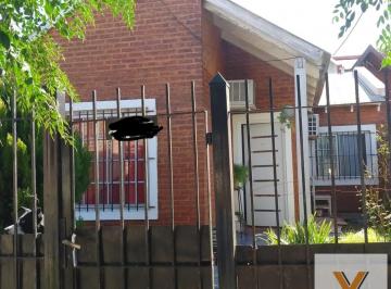 Casa · 147m² · 5 Ambientes · 1 Cochera · Casa en Venta - 3 Dorm. 1 Baño - Cañuelas