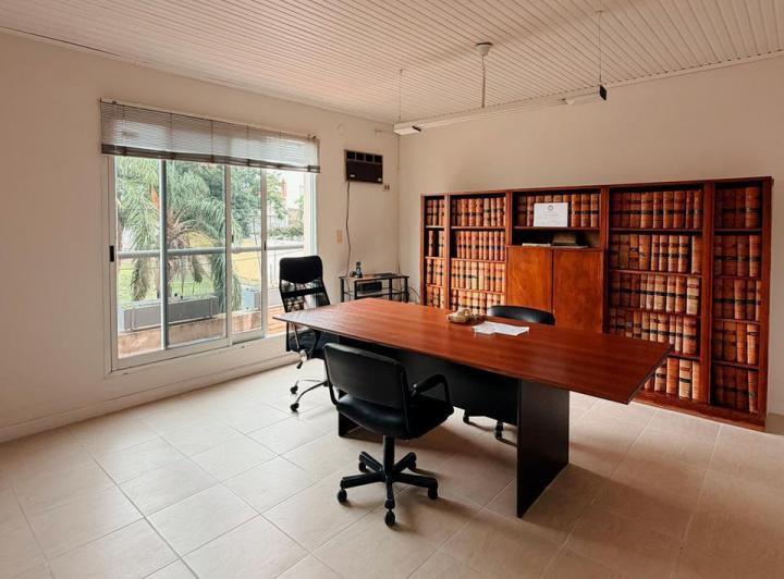 Oficina comercial · 240m² · 8 Ambientes