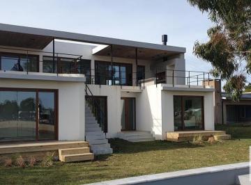 Casa · 270m² · 6 Ambientes · Casa en Venta - 5 Dorm. 5 Baños - Ecuestre