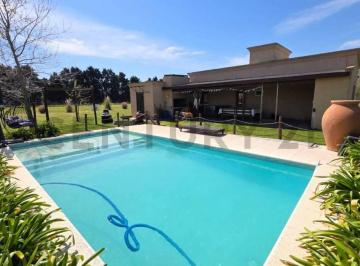 Oficina comercial · 177m² · 5 Ambientes · 2 Cocheras · Venta Casa 5 Ambientes con Piscina en El Espinillo Golf – Carlos Keen, Luján
