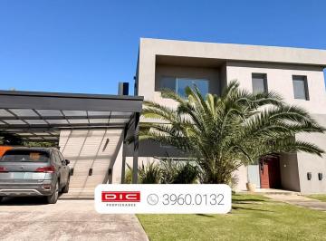 Casa · 178m² · 4 Ambientes · 2 Cocheras · Casa 2 Dorm. Venta - Barrio El Cazador