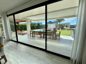 Casa · 250m² · 4 Ambientes · 2 Cocheras · Casa en El Canton