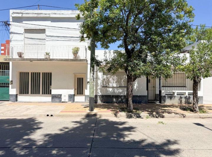 Casa · 235m² · 6 Ambientes · 1 Cochera
