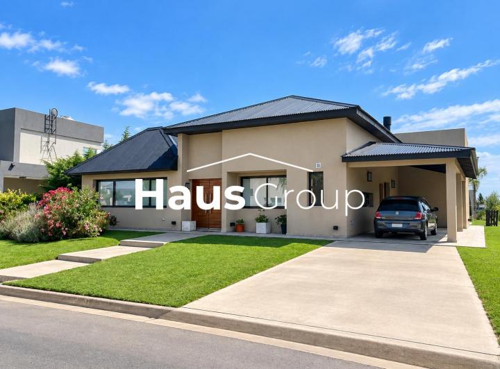 Casa · 220m² · 5 Ambientes · 1 Cochera