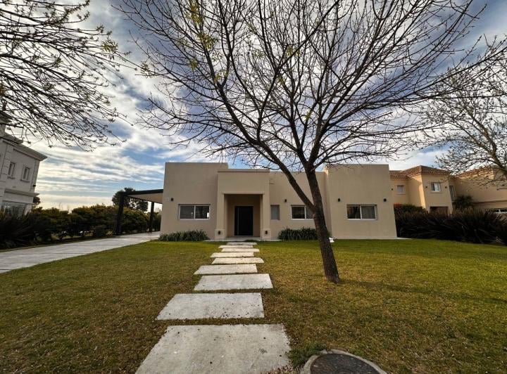 Casa · 235m² · 4 Ambientes