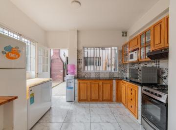 Casa · 159m² · 4 Ambientes · 1 Cochera · Casa en Venta de 4 Ambientes con Jardín y Cochera en Ciudadela