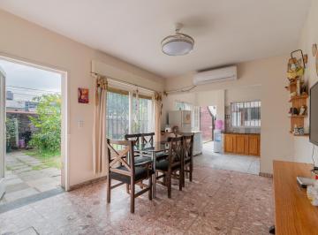 Casa · 159m² · 4 Ambientes · 1 Cochera · Casa en Venta de 4 Ambientes con Jardín y Cochera en Ciudadela