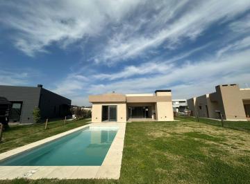 Casa de 4 ambientes, Ezeiza · Hermosa Casa en Venta en San Felipe Canning / Financiación