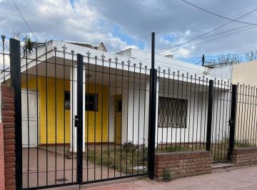 Casa · 330m² · 6 Ambientes · 2 Cocheras · Venta Casa + 2 Dpto Alto Alberdi Maestro Vidal