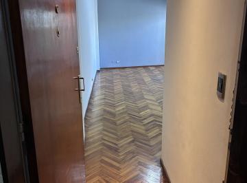 Departamento de 2 ambientes, Liniers · Dueño Alquila Dpto Centro de Liniers Muy Buen Estado, Luminoso y Ascensor
