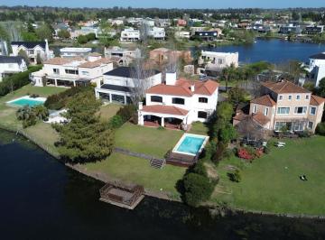 Casa · 340m² · 7 Ambientes · 4 Cocheras · Casa a La Laguna con Alma Mediterránea | Santa Catalina, Villanueva
