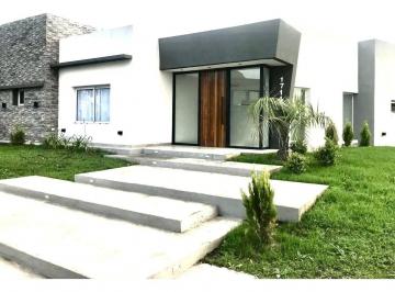 FVR-FVR-1790_2 · Alquiler Casa 4 Ambientes Barrio Privado Santa Rita
