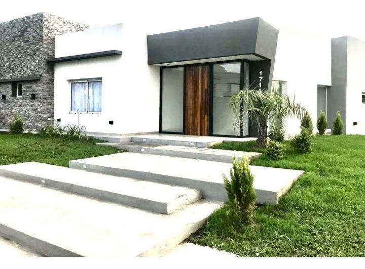 Casa · 171m² · 4 Ambientes · 1 Cochera