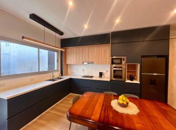 Casa · 120m² · 4 Ambientes · 2 Cocheras · Casa 3 Dorm. con Cochera a Estrenar Amoblada