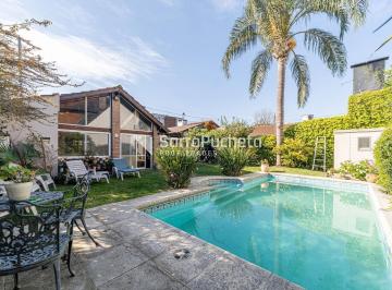 Casa · 200m² · 5 Ambientes · 2 Cocheras · Casa en Venta en Ituzaingo con Parque y Piscina